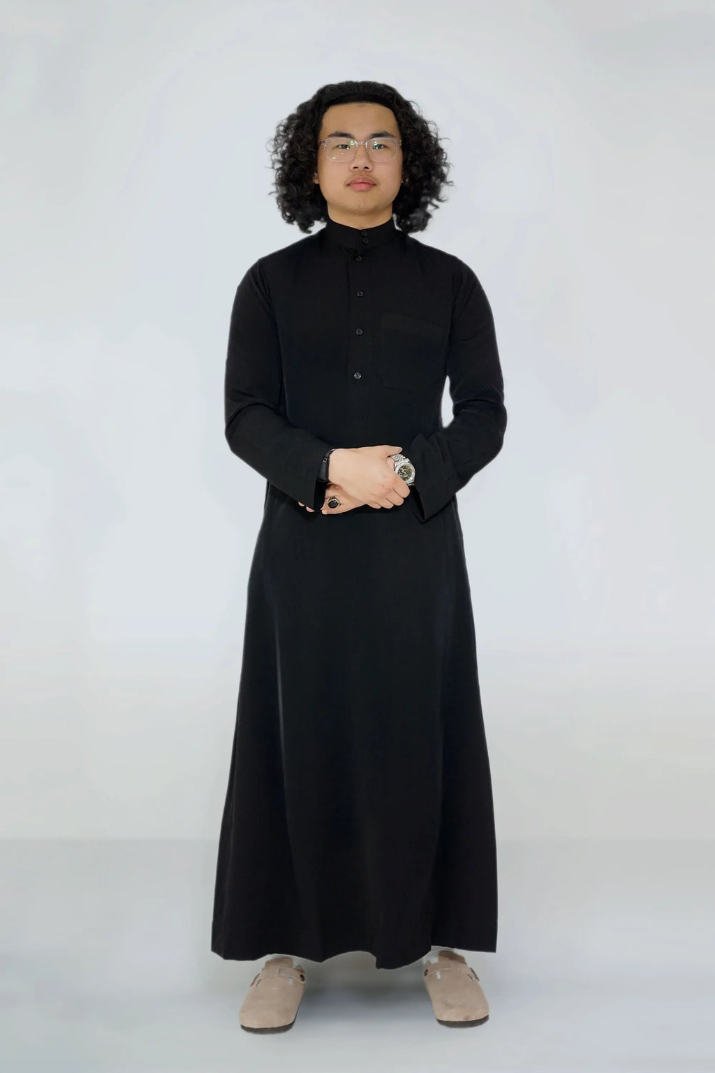 Plain Classic Saudi Thobe with Collar – Black - almanaar Islamic Store