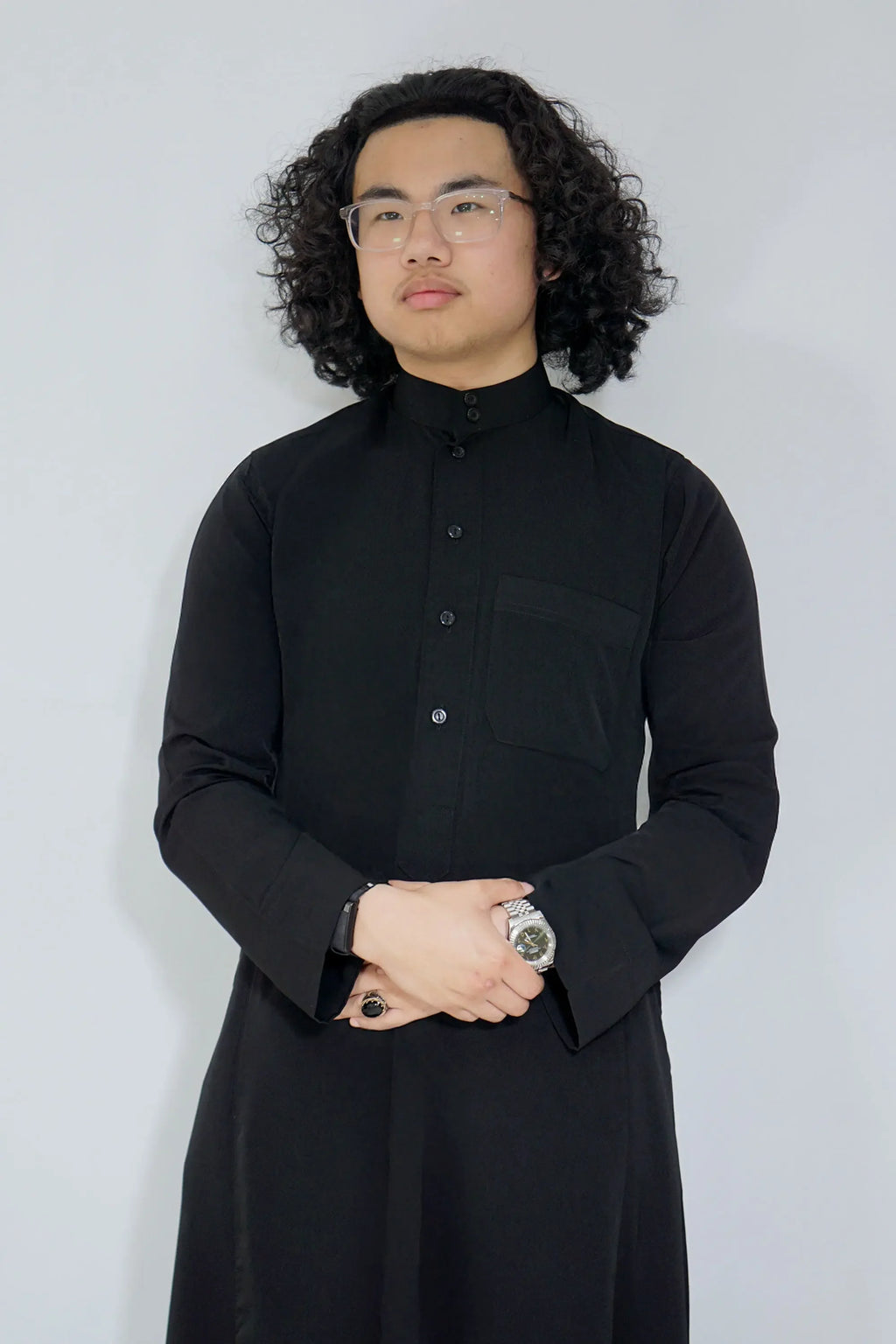 Plain Classic Saudi Thobe with Collar – Black - almanaar Islamic Store
