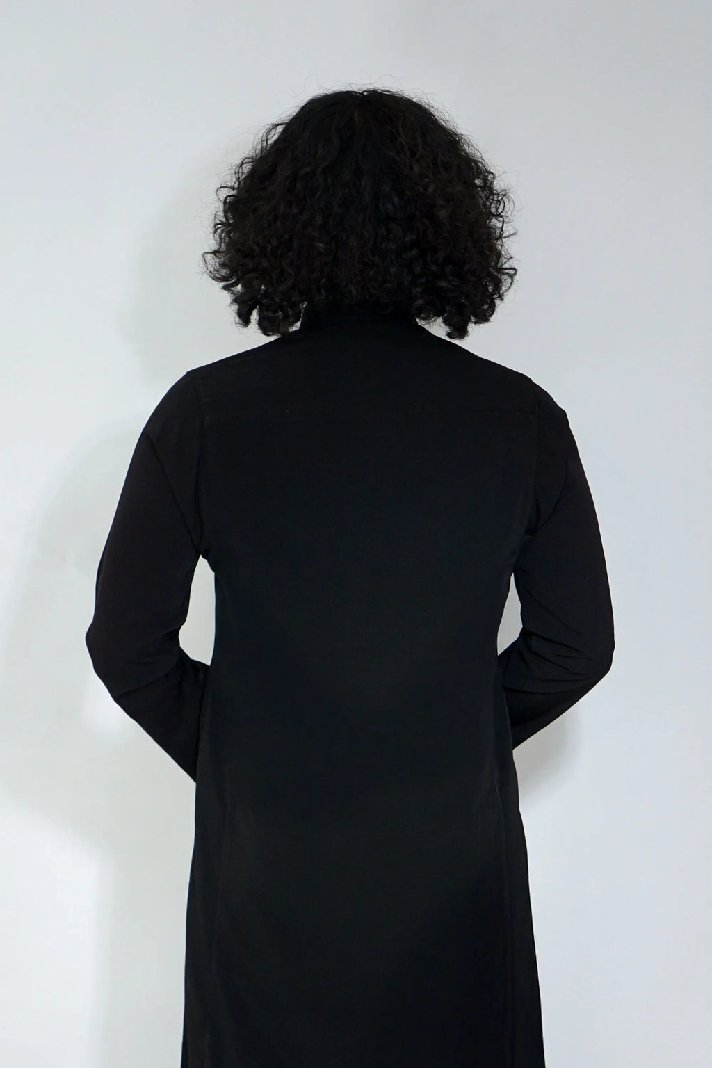 Plain Classic Saudi Thobe with Collar – Black - almanaar Islamic Store