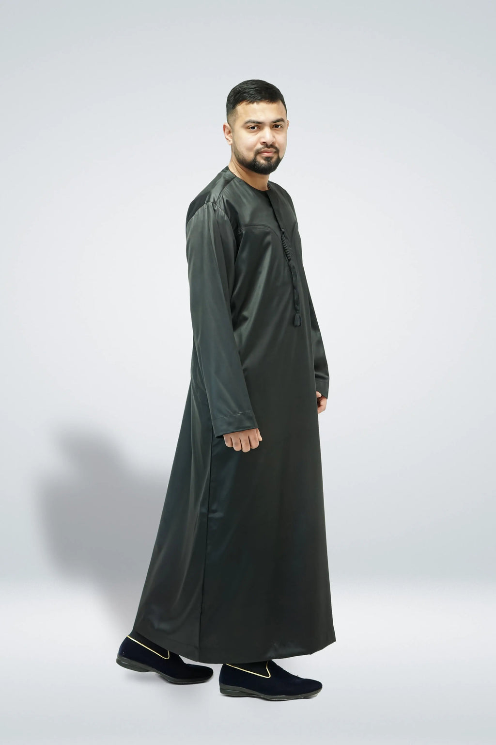 Emirati Shiny Thobe with Tassel Black - almanaar Islamic Store