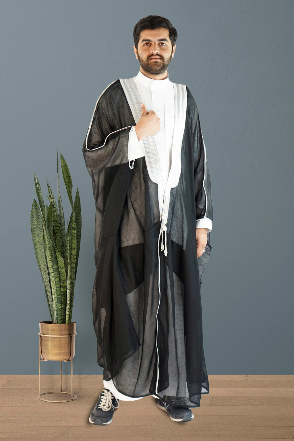 Black Bisht-Mishlaḥ Embellished with Intricate Border Work - almanaar Islamic Store