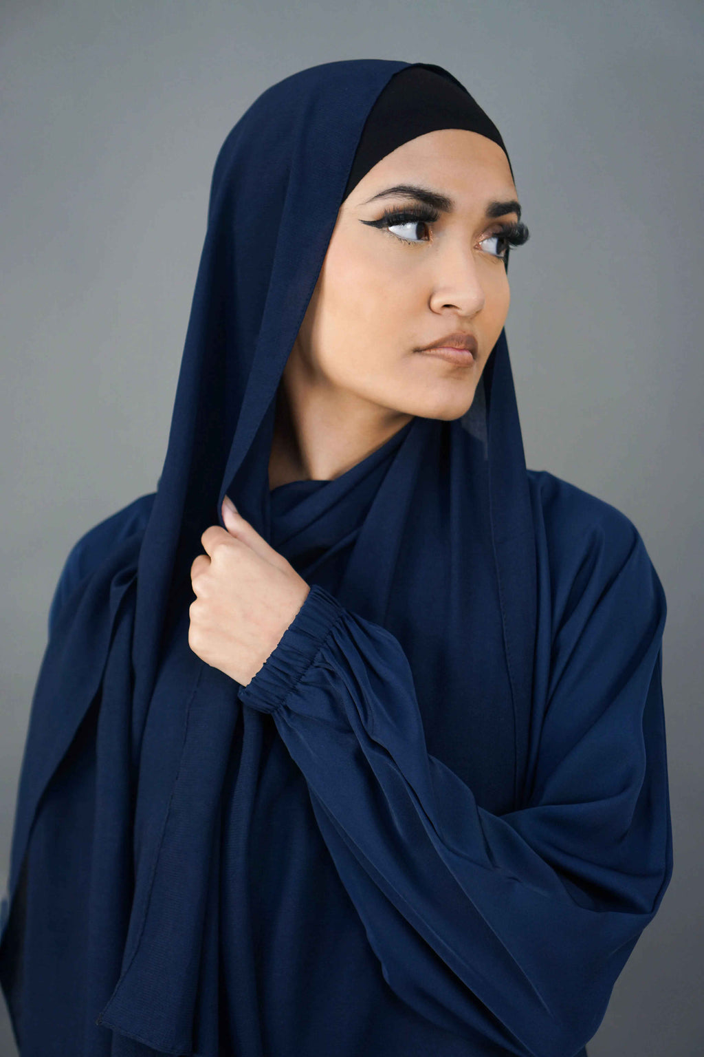 Plain Elastic Sleeve Abaya with Pocket – Premium Nidha Fabric (Navy)