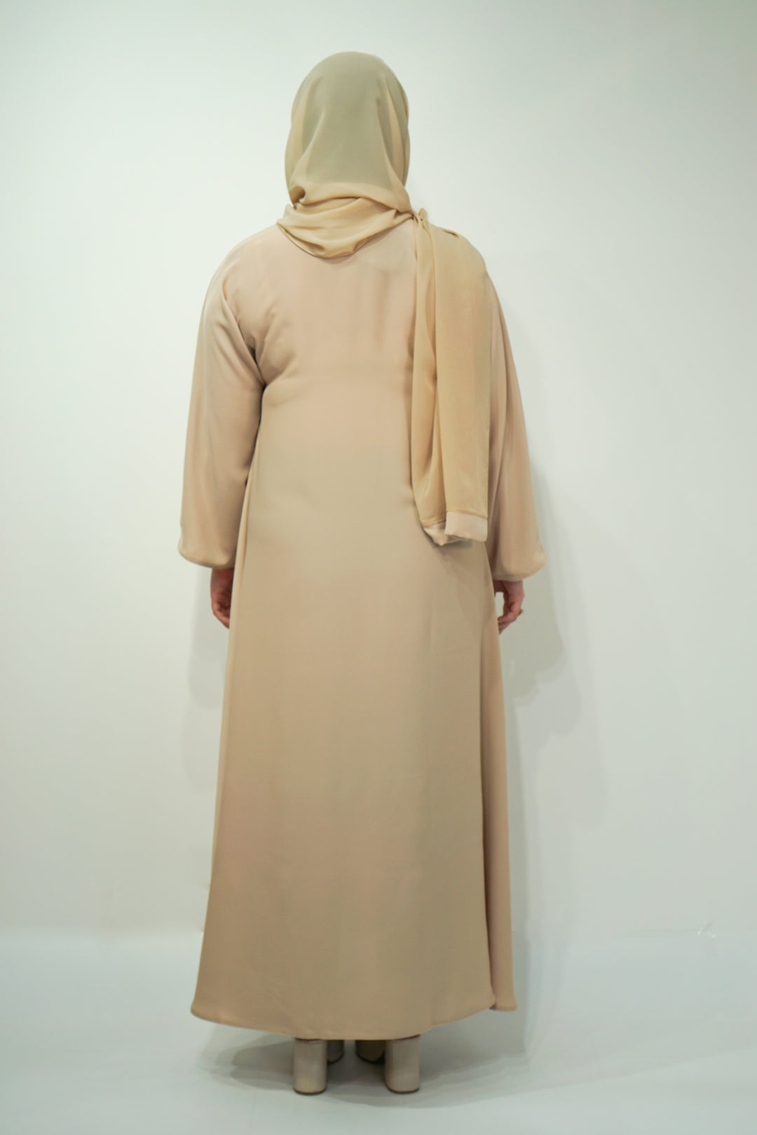 Plain Closed Abaya With Middle Zip - almanaar Islamic Store