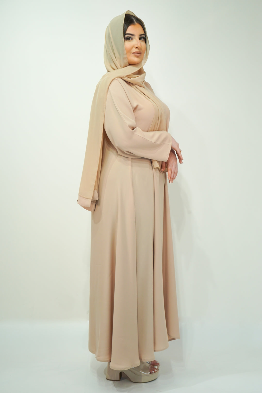 Plain Closed Abaya With Middle Zip