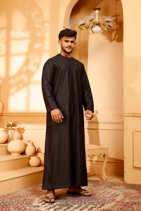 Matte Black Omani Thobe Collarless With Zip - almanaar Islamic Store