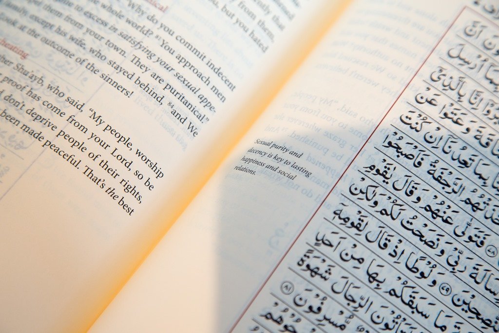 The Majestic Quran: A Plain English Translation with Arabic Text- Hardback