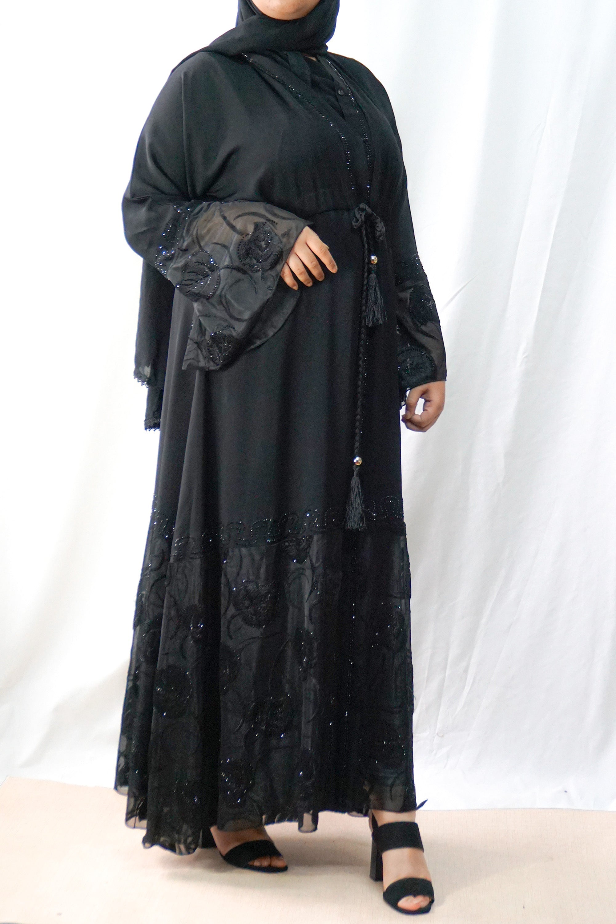 Exclusive Classic Black Close Abaya-almanaar Islamic Store