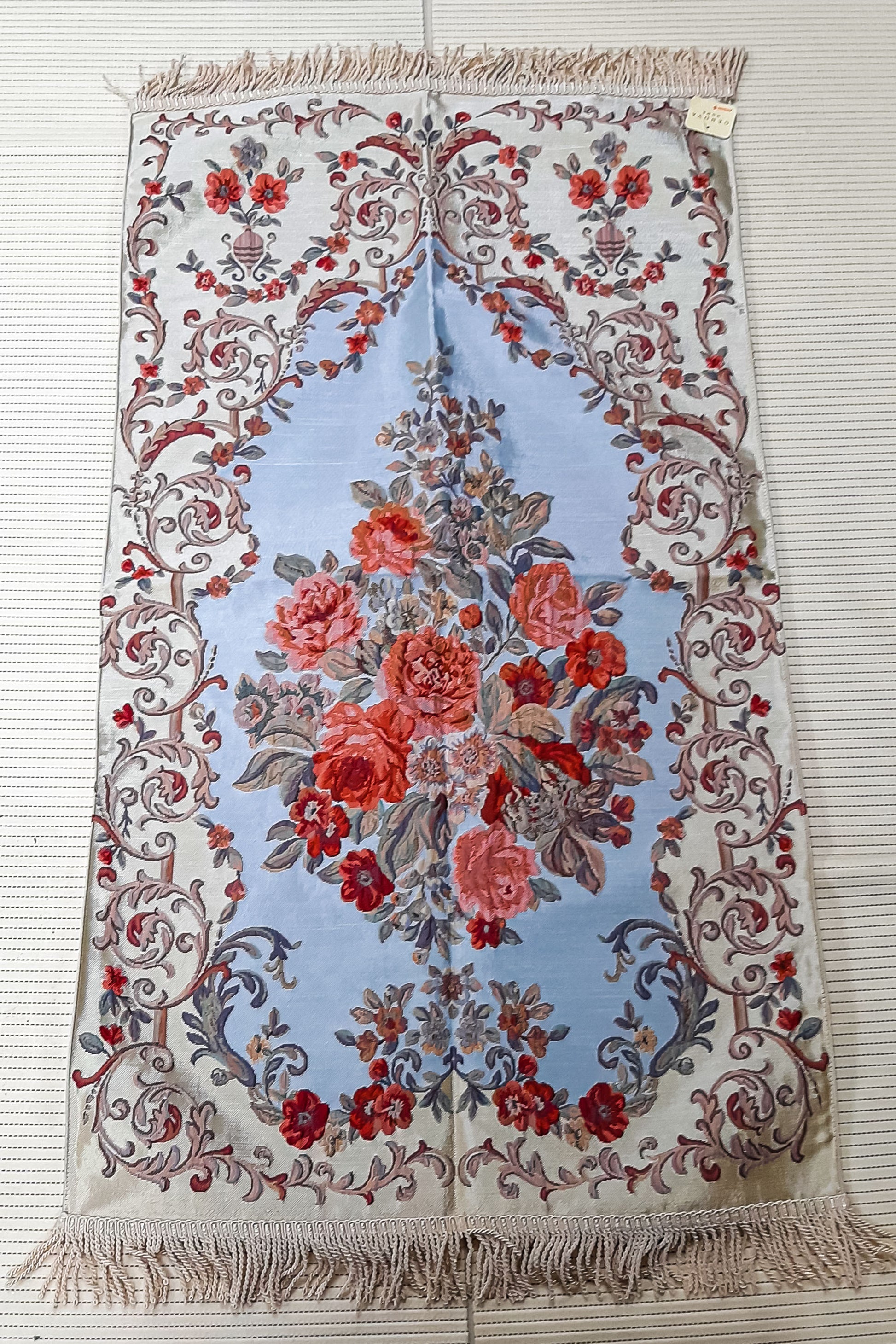 Luxury Thin Embroidered Floral Lavanta Prayer Mat-almanaar Islamic Store