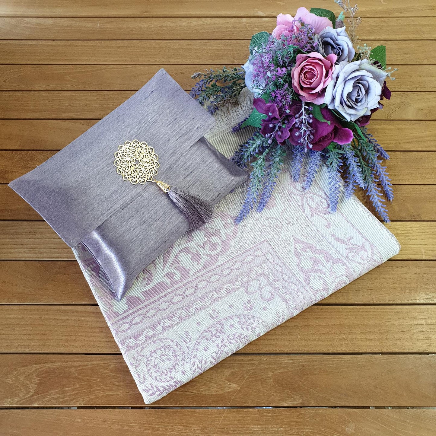 Prayer Mat Gift - A Beautiful Gift for Any Occasion-almanaar Islamic Store